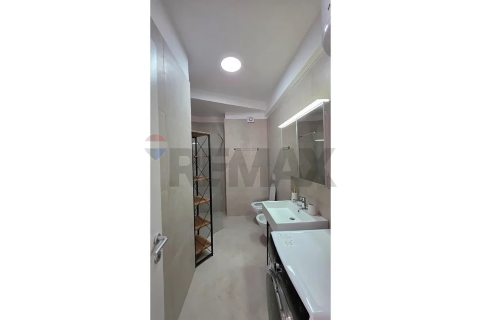 Tirane, jepet me qera apartament 1+1+Ballkon , 63 m² 740 € (Liqeni i Thate)