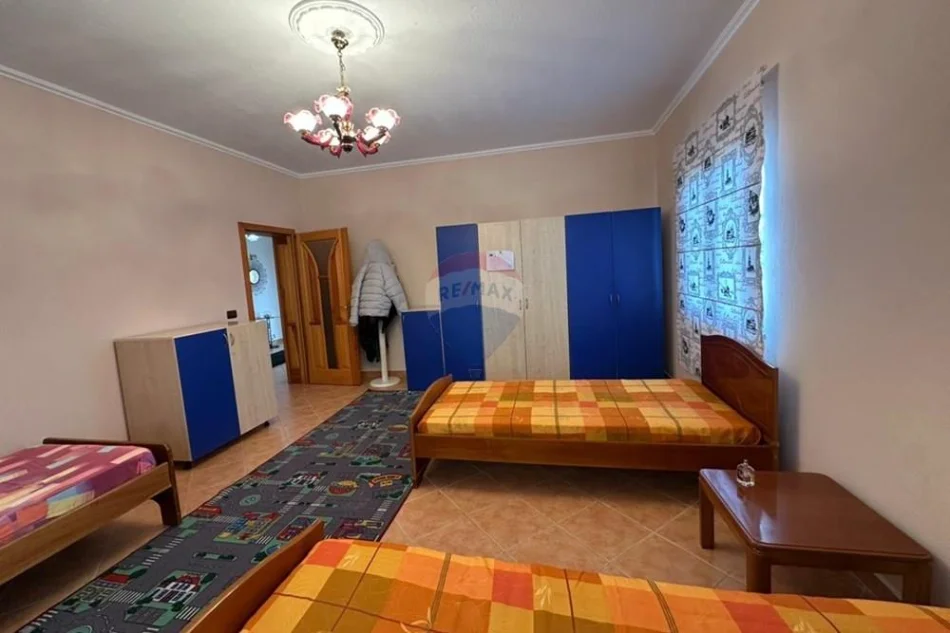 Tirane, jepet me qera apartament , 220 m² 730 € 