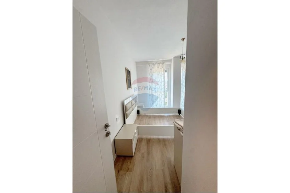Tirane, jepet me qera apartament 2+1+Ballkon , 100 m² 570 € 