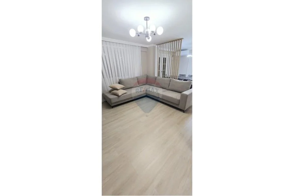 Tirane, jepet me qera apartament 3+1+Ballkon , 125 m² 1.000 € 