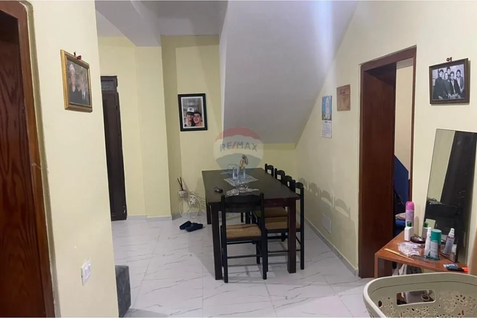 Tirane, shitet Vile , 500 m² 400.000 € 