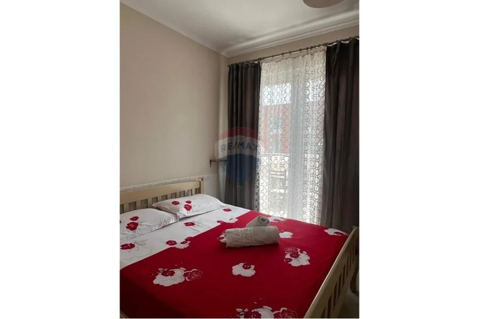 Tirane, jepet me qera apartament 1+1 , 60 m² 400 € (Rruga e Kavajes)