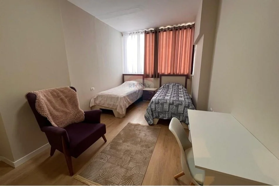 Tirane, jepet me qera apartament 3+1+Ballkon , 125 m² 1.000 € 