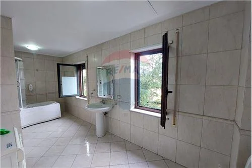 jepet me qera apartament 2+1, prane stadiumit Air Albania