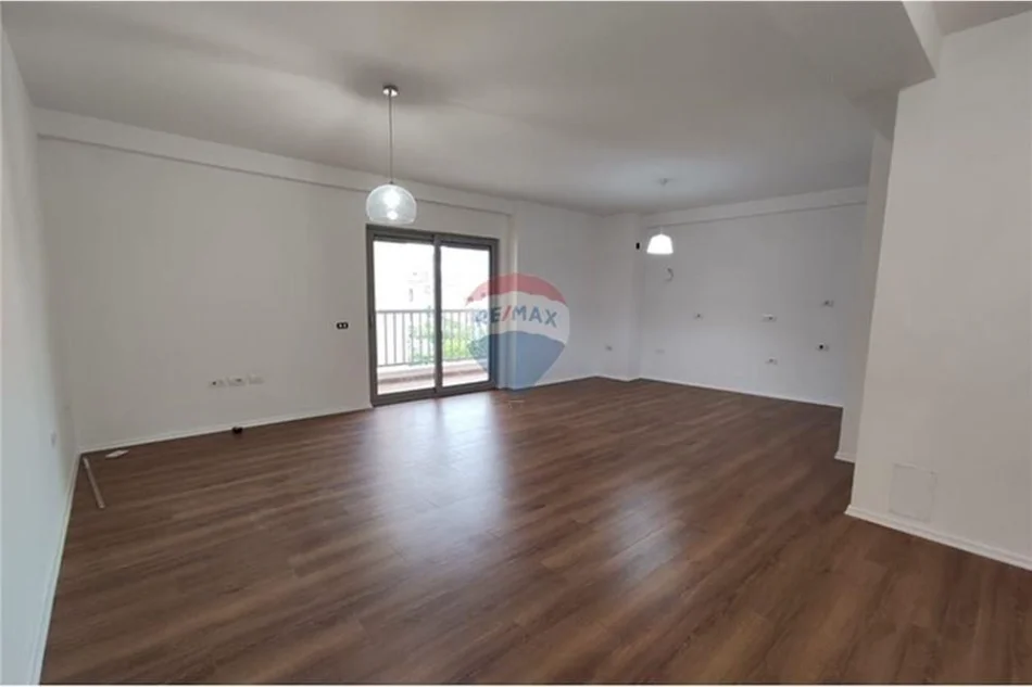 Tirane, jepet me qera , 108 m² 651 € 