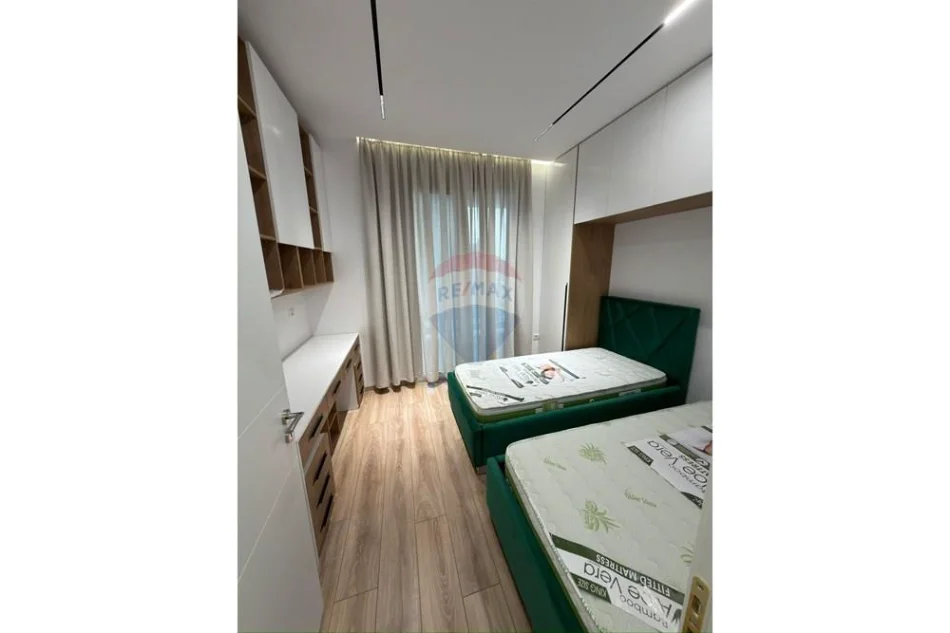 Tirane, jepet me qera apartament 2+1 Kati 7, 1.000 € 