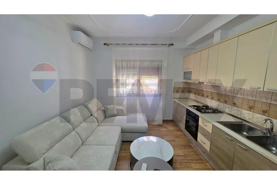 Vlore, jepet me qera apartament 1+1 Kati 2, 60 m² 350 € (Rruga Pelivan Leskaj, Vlorë)