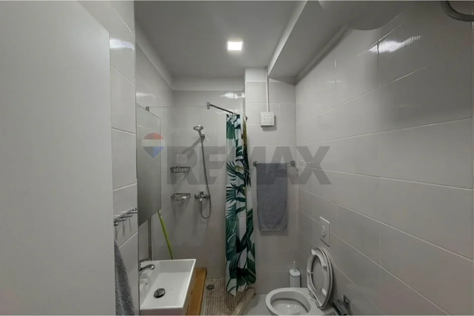 Pazari i Ri, Apartament 1+1 - 60000 Lek