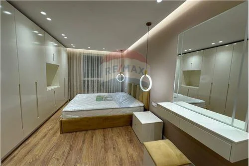 Tirane, jepet me qera apartament 2+1 , 115 m² 1.000 € (Komuna e Parisit - Kompleksi Dinamo, Shqipëri)