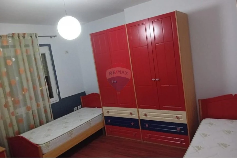 Tirane, jepet me qera apartament 2+1 , 111 m² 60 € 