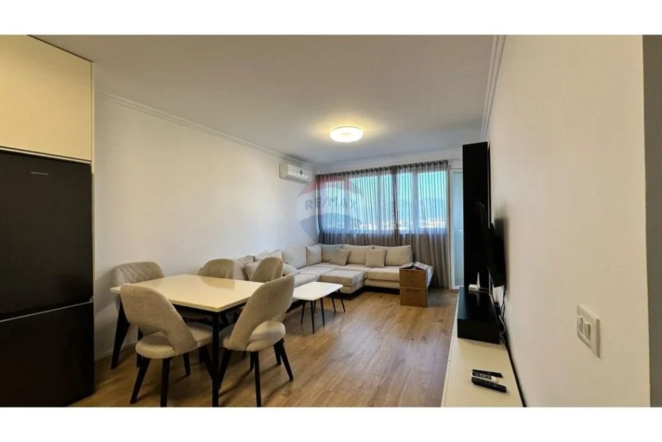 Tirane, jepet me qera apartament 2+1+Ballkon , 92 m² 650 € (Tirana Golden Park)