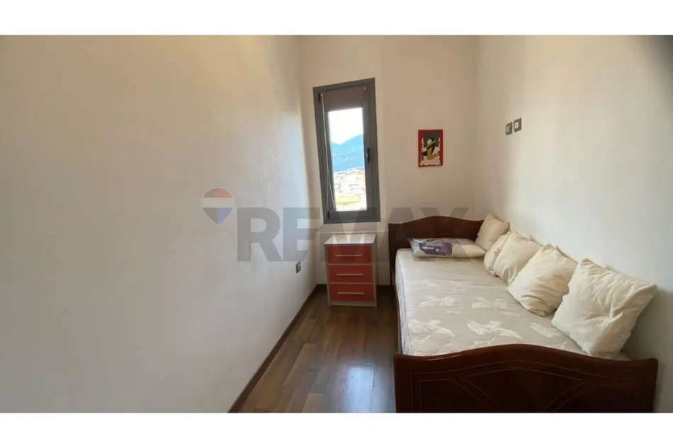 Tirane, jepet me qera apartament 2+1+Ballkon Kati 5, 90 m² 700 € (Tefta tashko)
