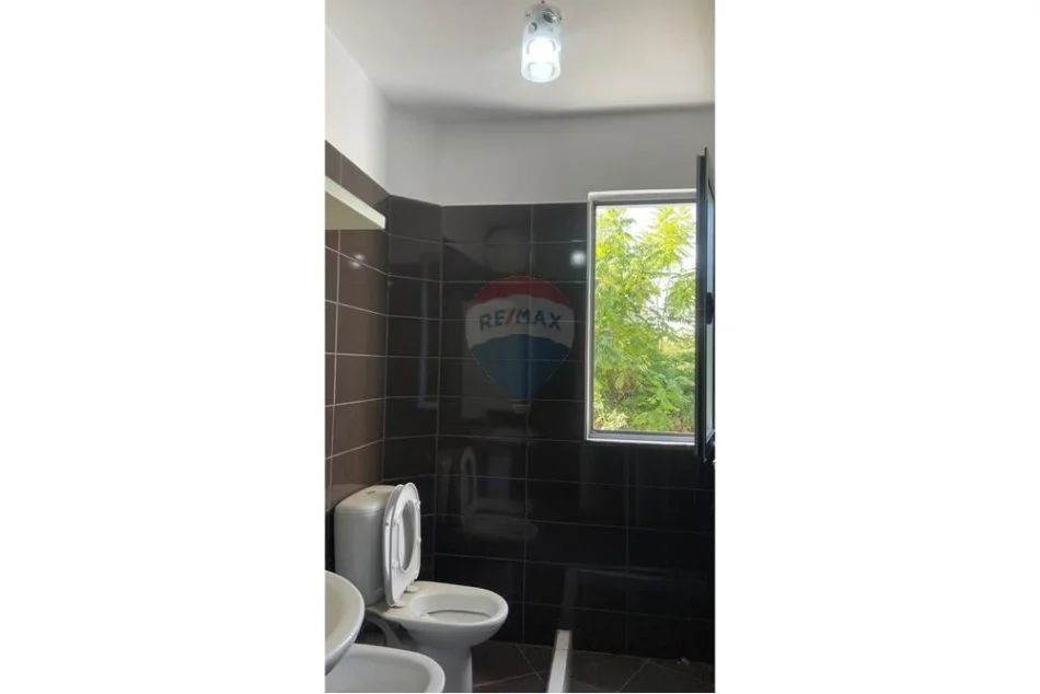 Tirane, jepet me qera shtepi 2+1 Kati 2, 120 m² 450 € (Porcelan, Tiranë)