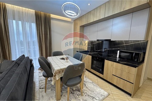 Jepet me qera apartament 2+1+Ballkon , 550 € (Fresku, Kompleks i Ri)