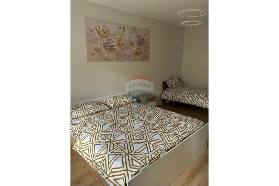 Tirane, jepet me qera apartament 1+1 , 70 m² 810 € (Sheshi Skënderbej)