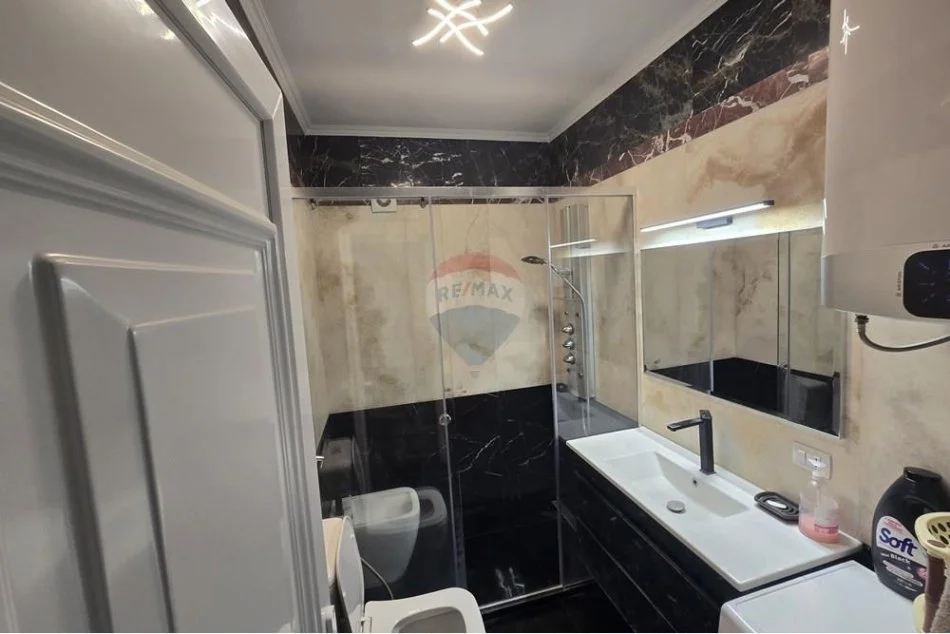 Tirane, shitet apartament 2+1 , 103 m² 160.000 € (astir)