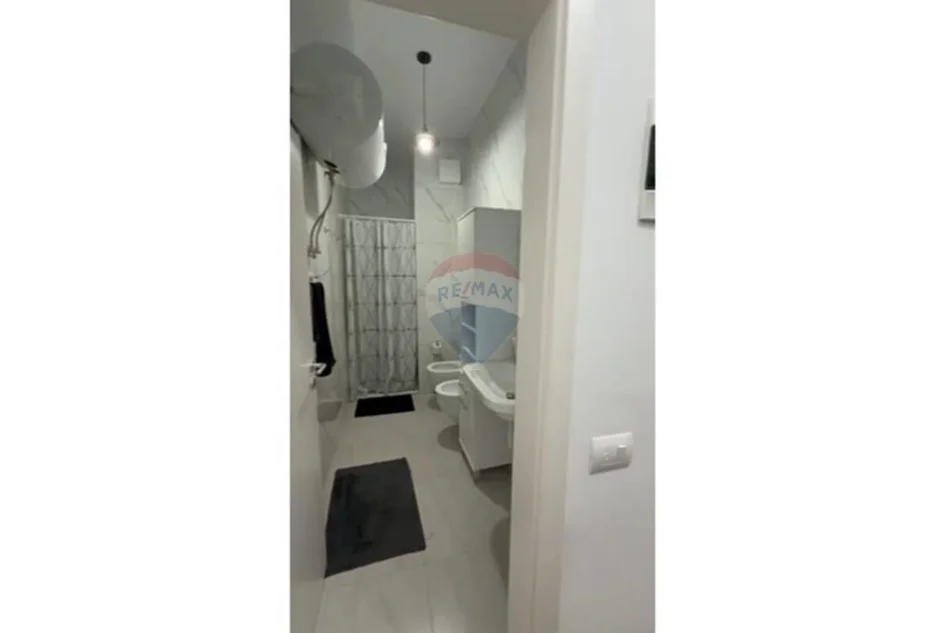 Tirane, jepet me qera apartament 2+1+Ballkon Kati 7, 90 m² 60.000 € (Pallatet Mangalem)