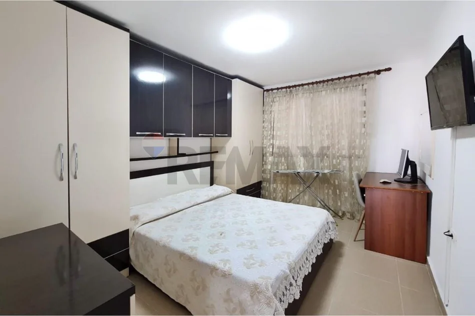 Tirane, jepet me qera shtepi , 114 m² 701 € 