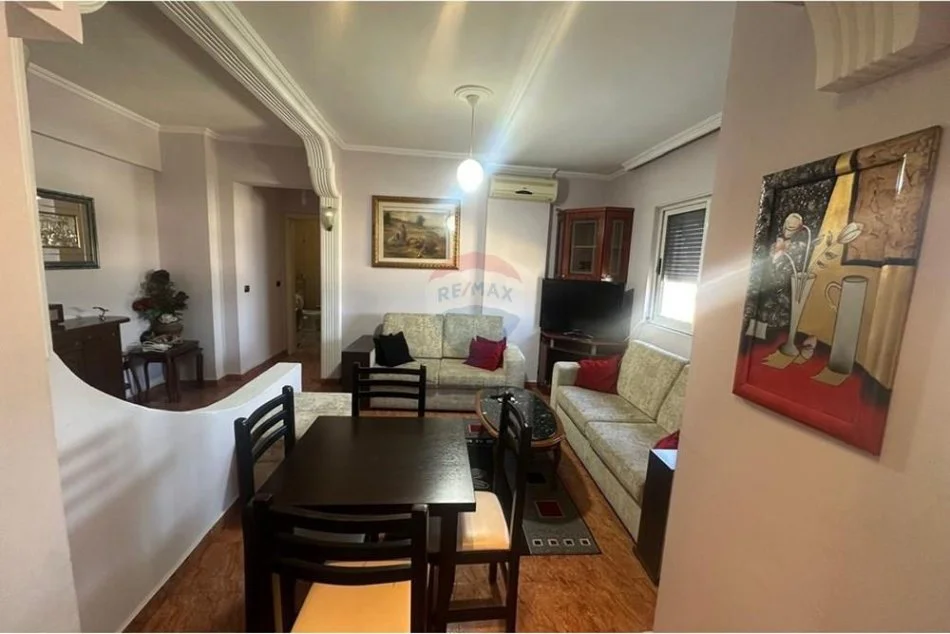 Tirane, jepet me qera apartament 2+1 Kati 10, 80 m² 450 € (laprake)