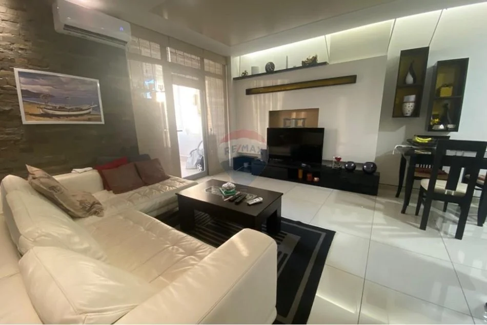 Tirane, jepet me qera 2+1+Ballkon , 90 m² 600 € 