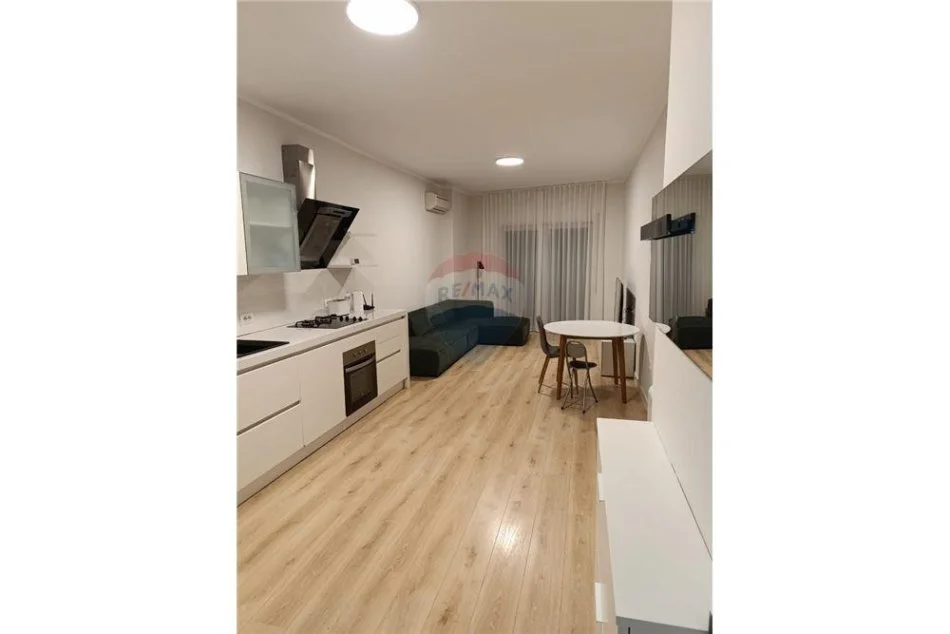 Tirane, jepet me qera apartament 1+1+Ballkon , 77 m² 650 € 