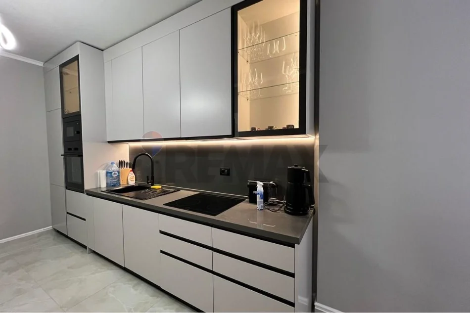 Vlore, shitet apartament 2+1 Kati 8, 93 m² 165.000 € (RRuga Left Sallata, Vlore)