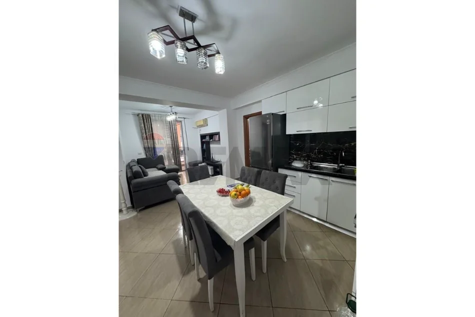 Tirane, shitet apartament , 112 m² 185.000 € 