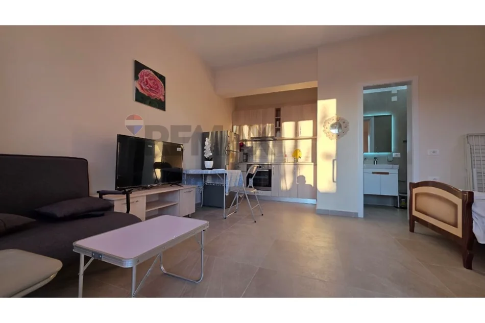 Vlore - Lungomare, jepet me qera garsonier Studio Kati 0, 40 m² 320 € (Rruga Petro Marko, Vlore)
