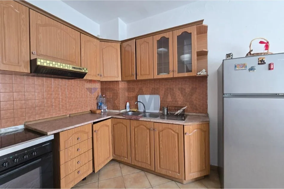 Tirane, jepet me qera apartament 1+1 Kati 3, 67 m² 