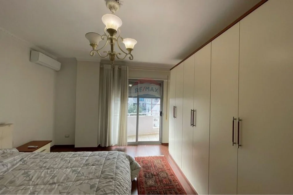 Tirane, shitet apartament 3+1 Kati 3, 183 m² 330.000 € (Kopshti Zoologjik, Tiranë)