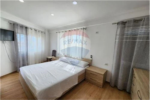 Tirane, jepet me qera apartament 2+1 Kati 9, 79 m² 650 € (Rruga Frosina Plaku)