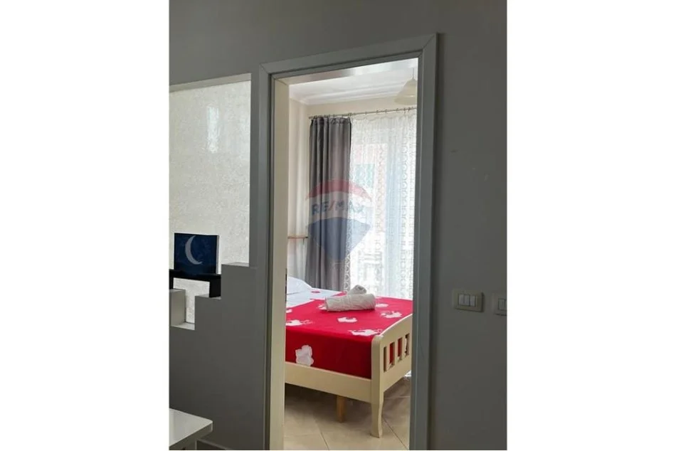 Tirane, jepet me qera apartament 1+1 , 60 m² 400 € (Rruga e Kavajes)