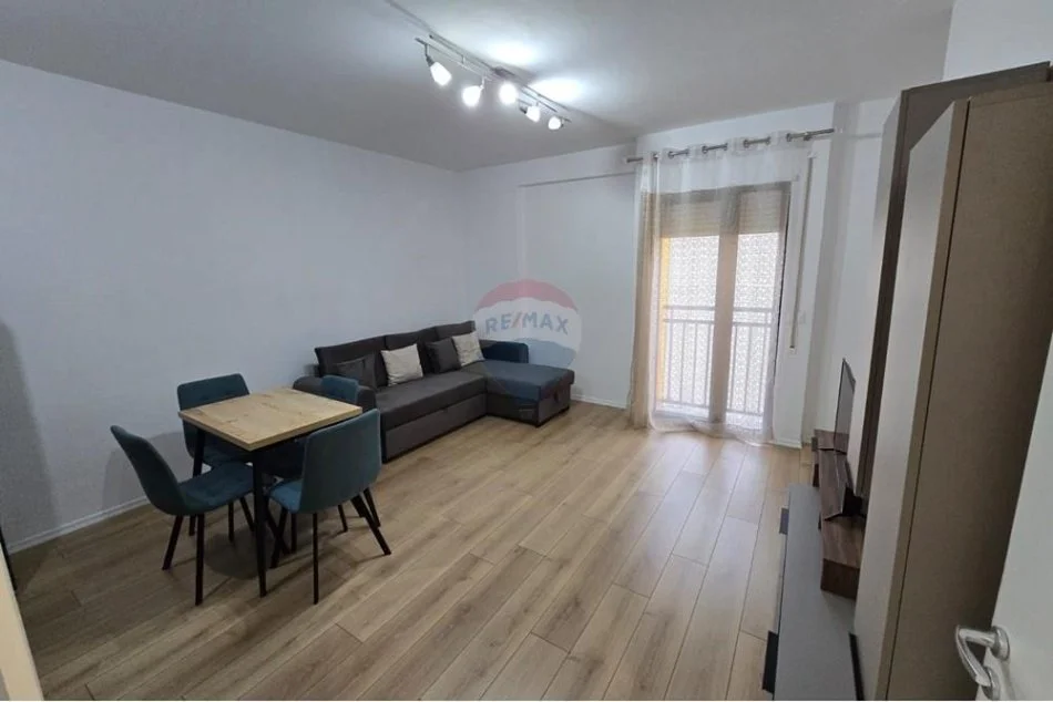 Tirane, jepet me qera apartament 1+1 , 65 m² 700 € (Shkolla e Baletit,)