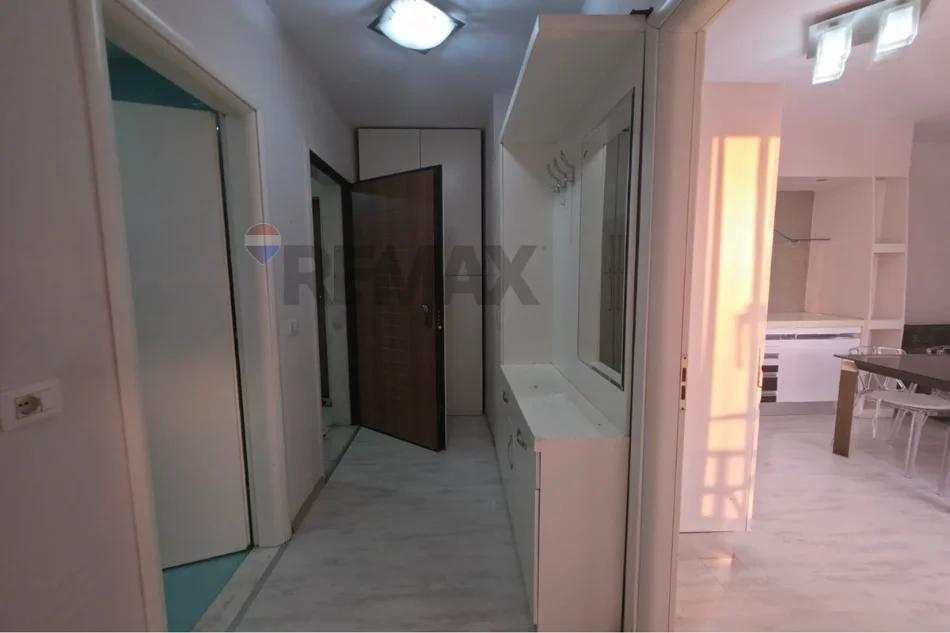 Shqiperi, jepet me qera apartament 1+1 , 75 m² 550 € (bulevardi bajram curri)