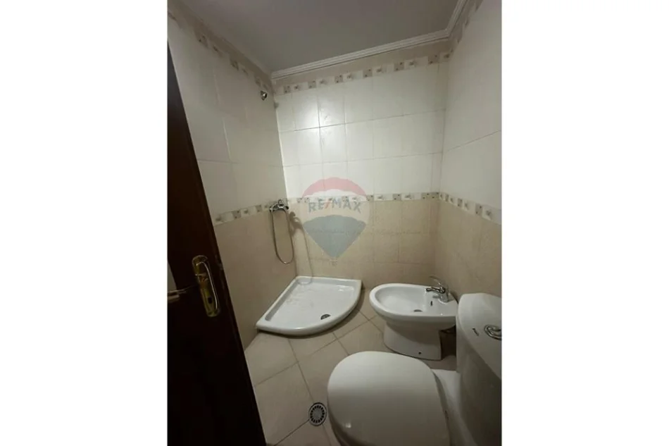 Vlore, jepet me qera apartament 2+1 Kati 8, 125 m² 350 € (Blv. Ismail Qemali,Conad, Vlore)