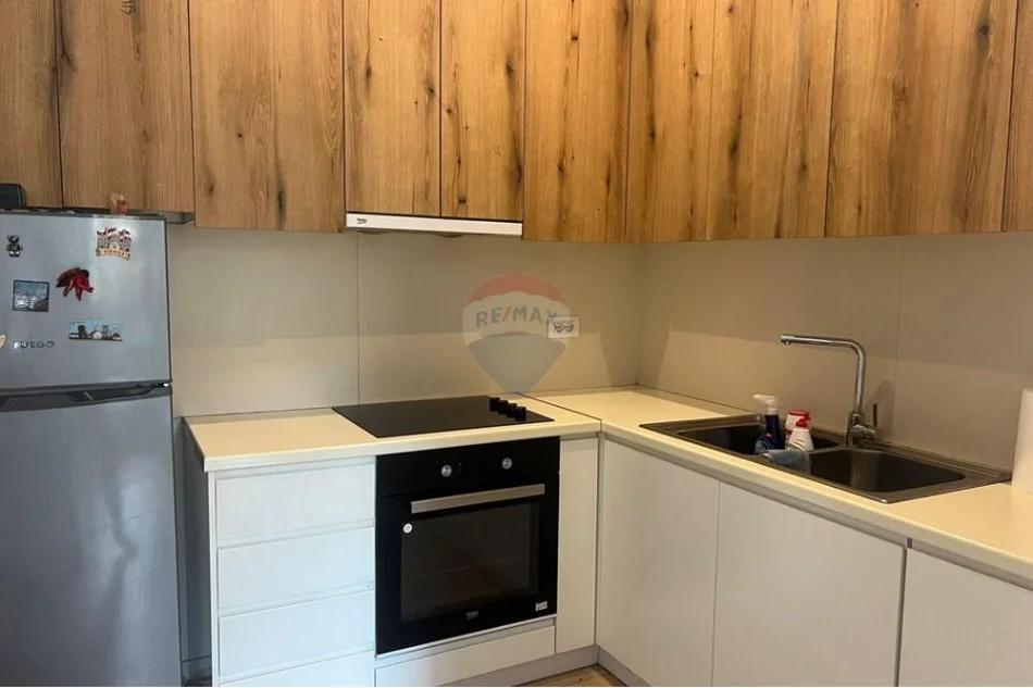 Tirane, jepet me qera apartament 1+1+Ballkon , 60 m² 580 € (Rruga Frosina Plaku)