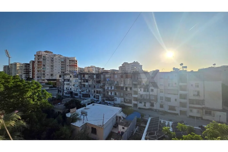 Vlore, shitet apartament 1+1 Kati 5, 70 m² 79.000 € (Rruga Dush Strati, pranë Zjarrfikëses)