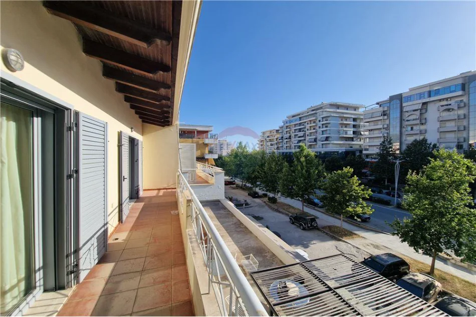 Vlore, shitet apartament 2+1+Ballkon Kati 3, 181 m² 180.000 € (Rruga Gjergj Kastrioti (Transballkanike), Vlorë)