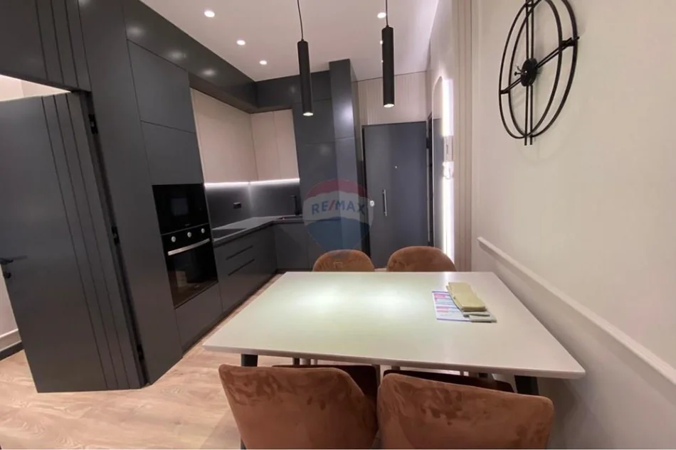 Tirane, jepet me qera apartament 1+1+Aneks+Ballkon Kati 9, 73 m² 1.000 € (Tirana Garden Building)