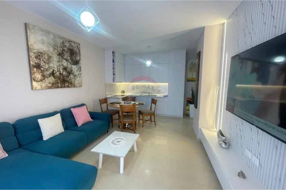 Vlore, jepet me qera apartament 2+1 Kati 6, 90 m² 550 € (Shtepia e Oficereve, Vlore)