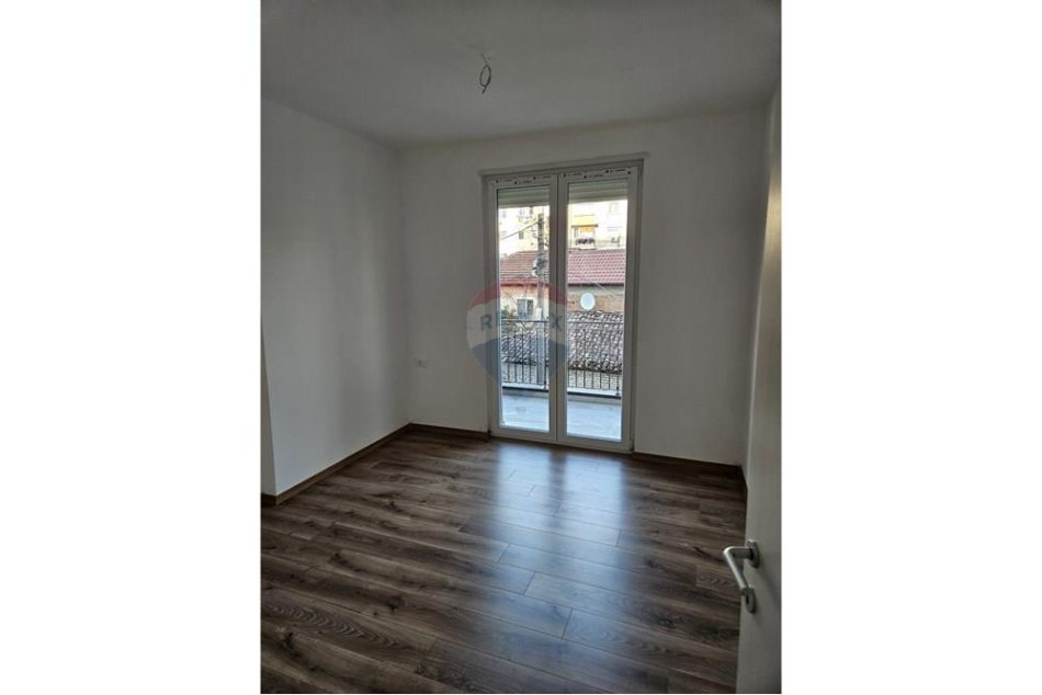 Tirane, shitet garsonier 1+1 , 44 m² 95.000 € (Ish Tregu Elektrik)