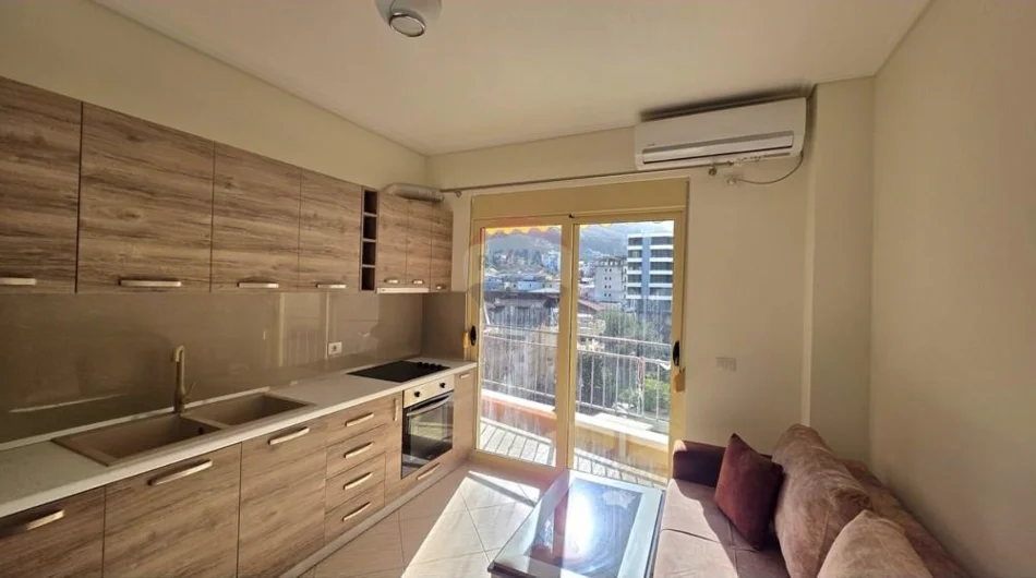 Vlore - Lungomare, jepet me qera apartament 1+1+Ballkon Kati 5, 68 m² 400 € (Rruga Reshat Osmani, Vlore)