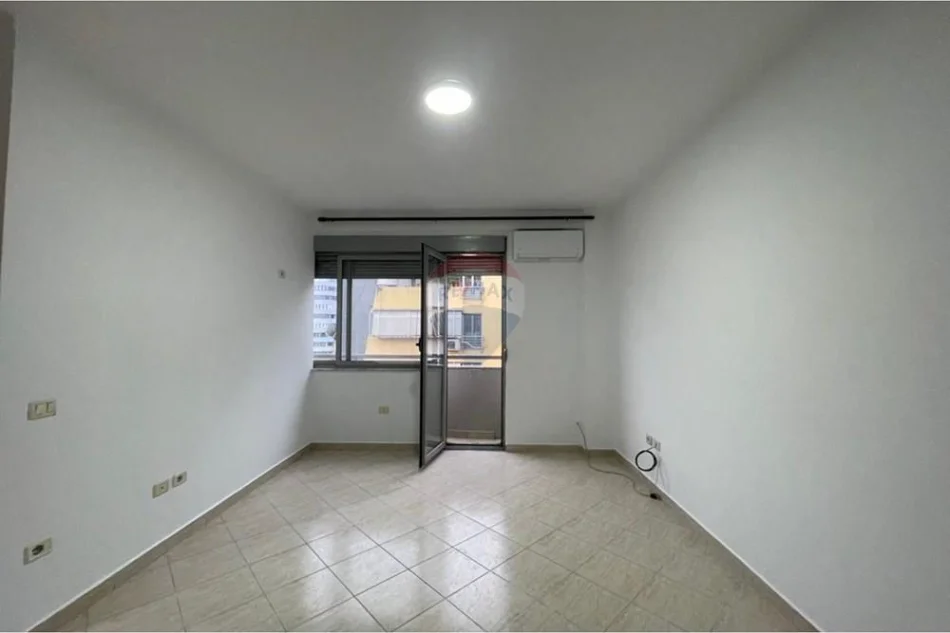 Tirane, jepet me qera apartament , 80 m² 400 € 