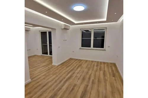 Tirane, jepet me qera apartament 3+1 , 104 m² 900 € (Mine Peza)