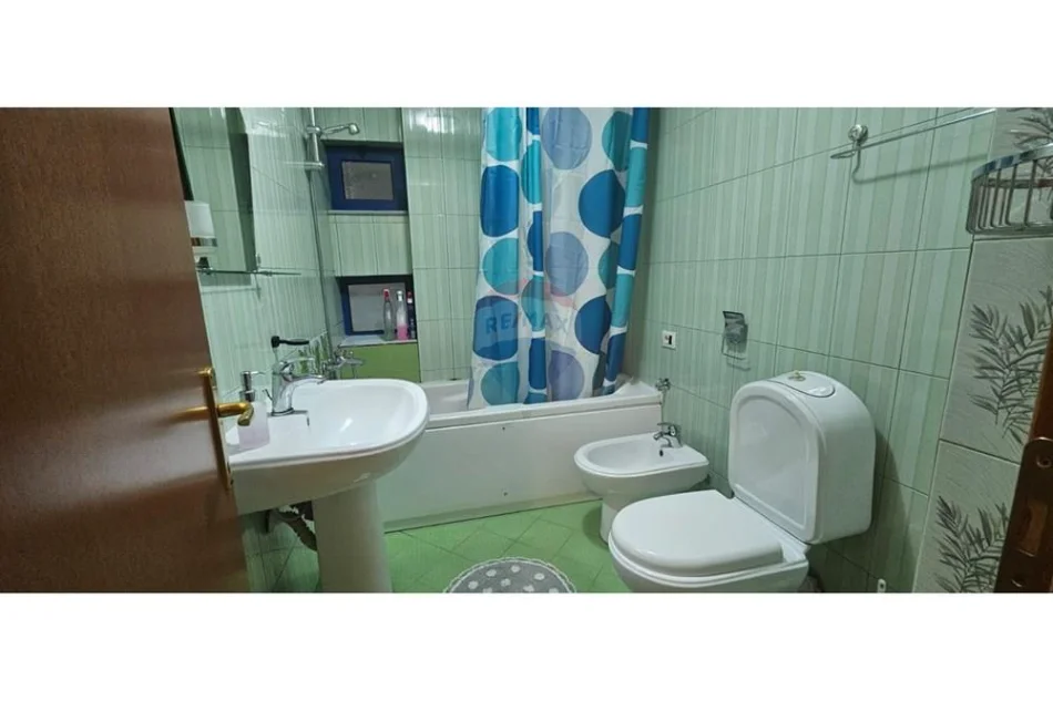 Tirane, jepet me qera apartament , 65 m² 700 € 
