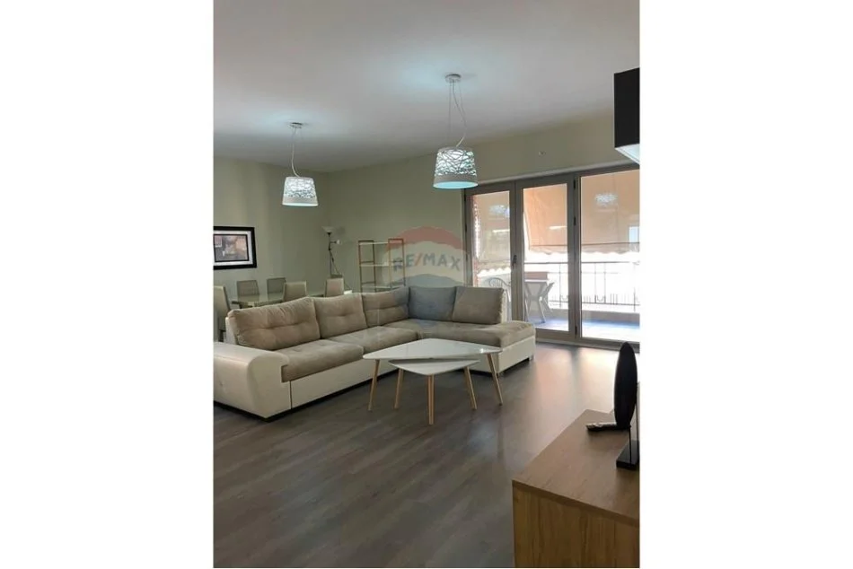 Tirane, jepet me qera apartament 2+1+Ballkon , 125 m² 1.150 € 