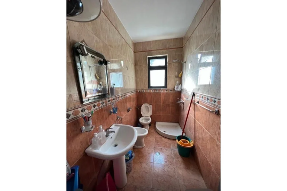 Tirane, shitet apartament 2+1+Aneks+Ballkon Kati 1, 123 m² 196.000 € (rruga Ali Visha)