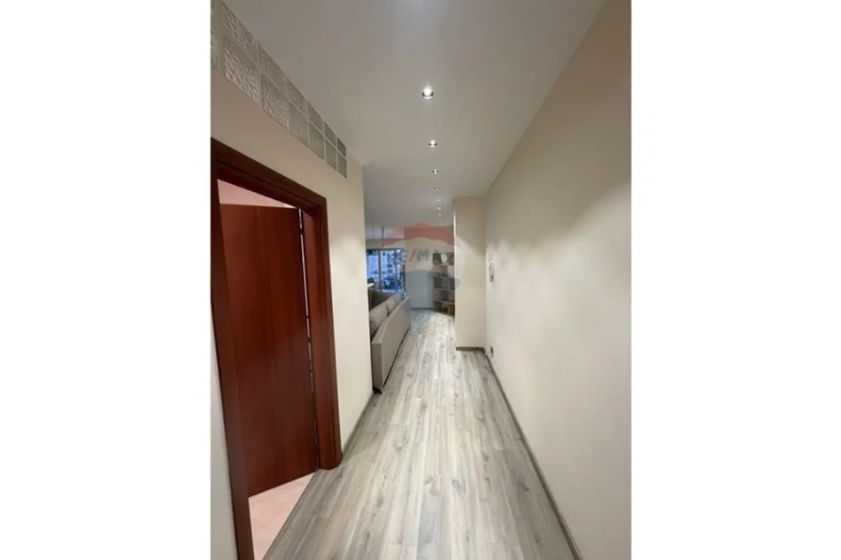 Tirane, jepet me qera apartament , 155 m² 1.200 € 