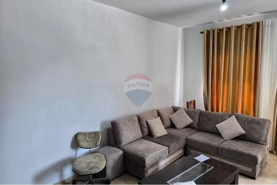 Tirane, jepet me qera apartament 1+1 , 65 m² 370 € (Rruga Besim Alla)