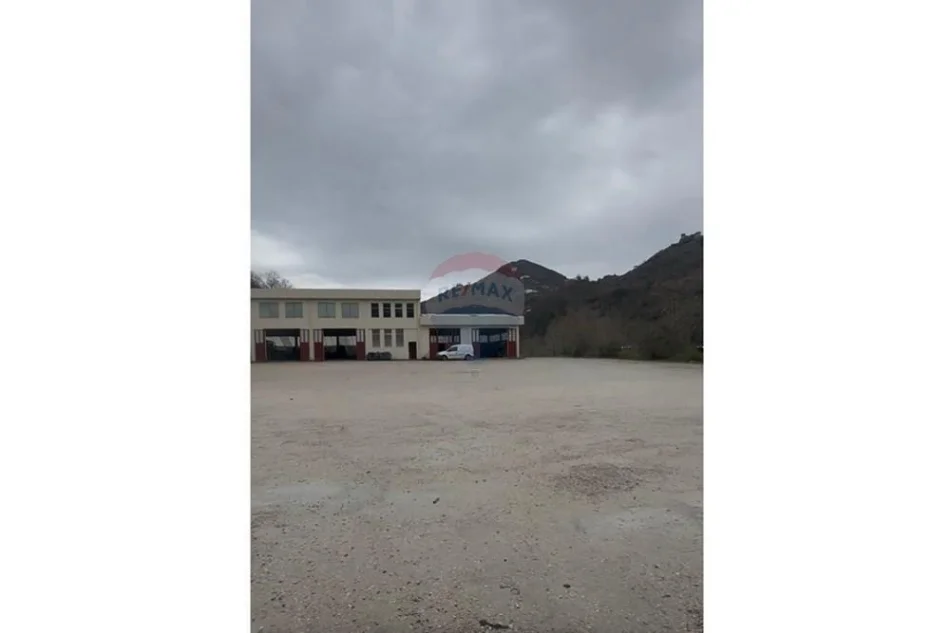 Tirane, jepet me qera magazine , 1.600 m² 6.000 € (teg)